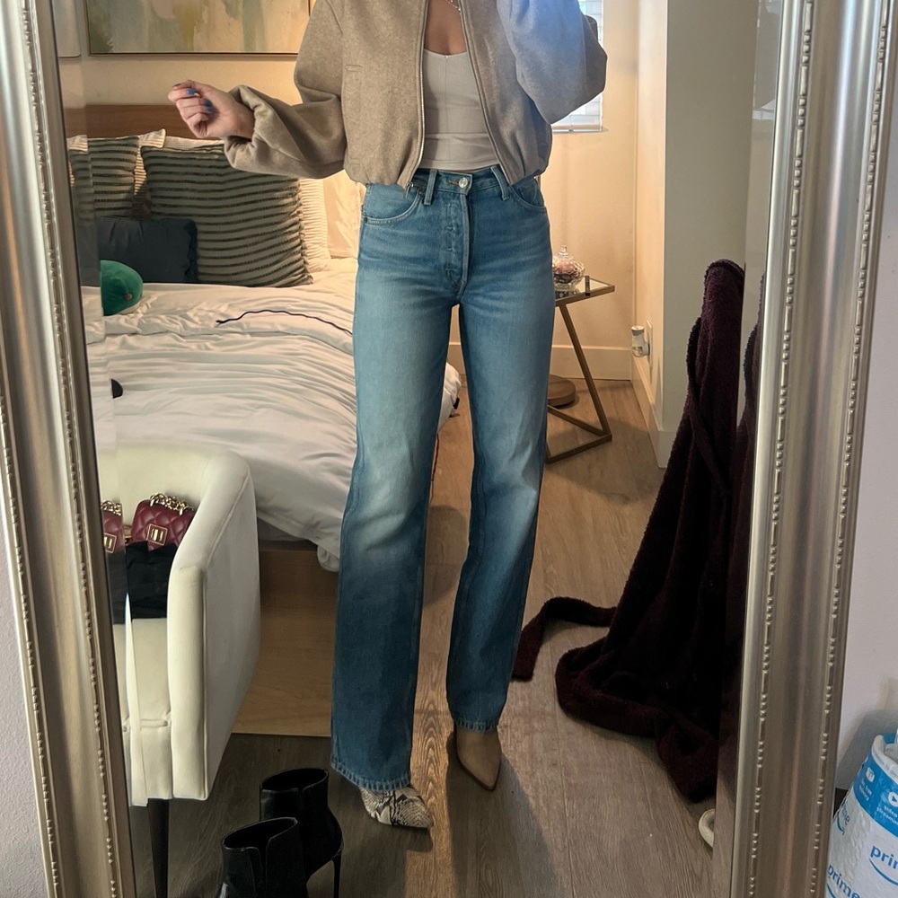 Re/Done High-Rise Straight Jeans in Light Blue to Medium Blue Fade